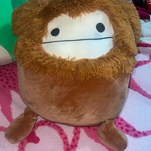 NWOT Brown Benny Bigfoot 16” squishmallow